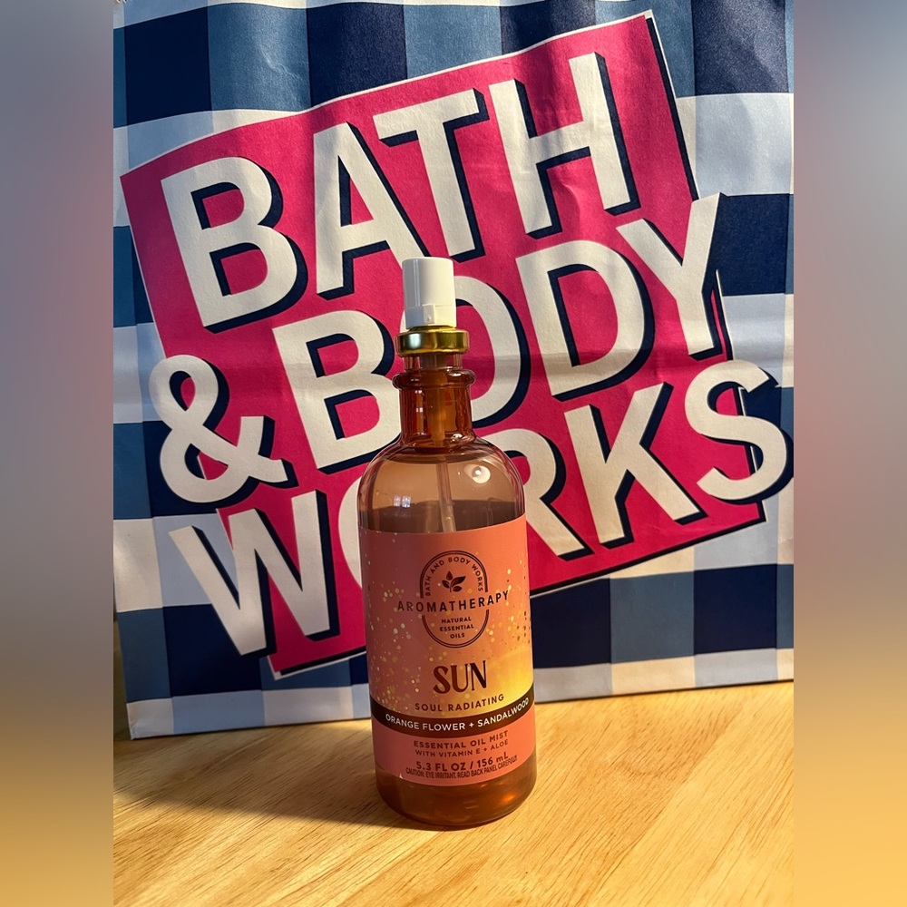 Bath & Body Works SUN essential oil mist - orange flower sandalwood aromatherapy